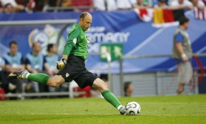 Kasey Keller action