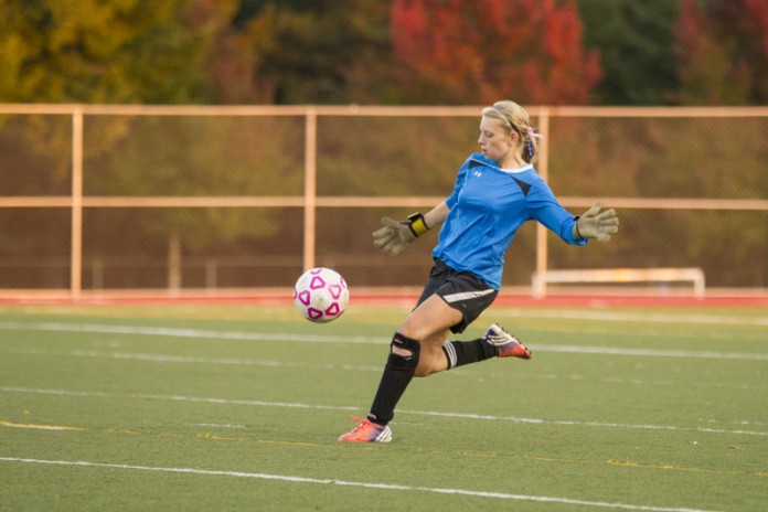 Sophie Kabel drop kick