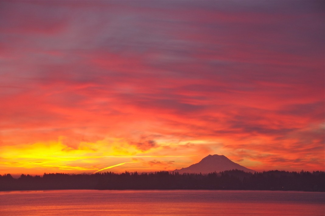 mount rainier scenic sunrise