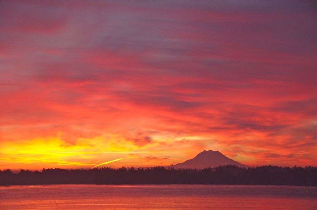 mount rainier scenic sunrise