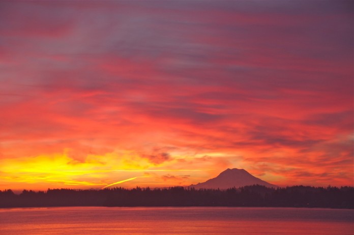 mount rainier scenic sunrise