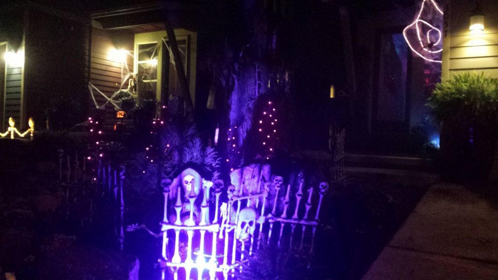 Neighborhood Notes: Tumwater Couple Creates Trick-or-Treat Madness Each ...