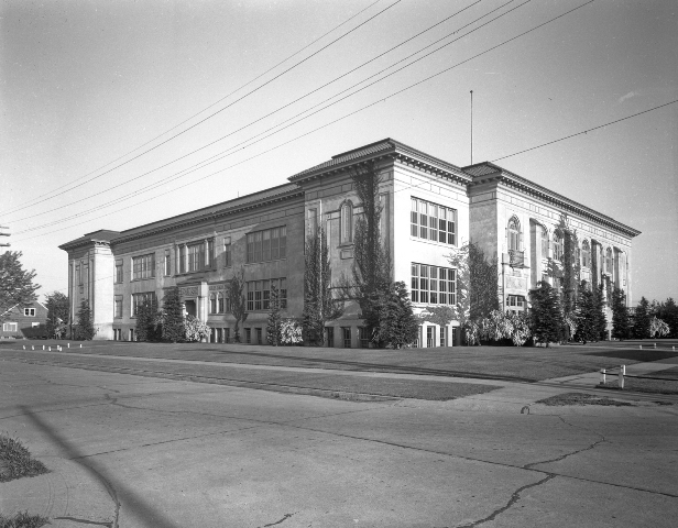 Frances Walthew article--lincoln school Frances Walthew