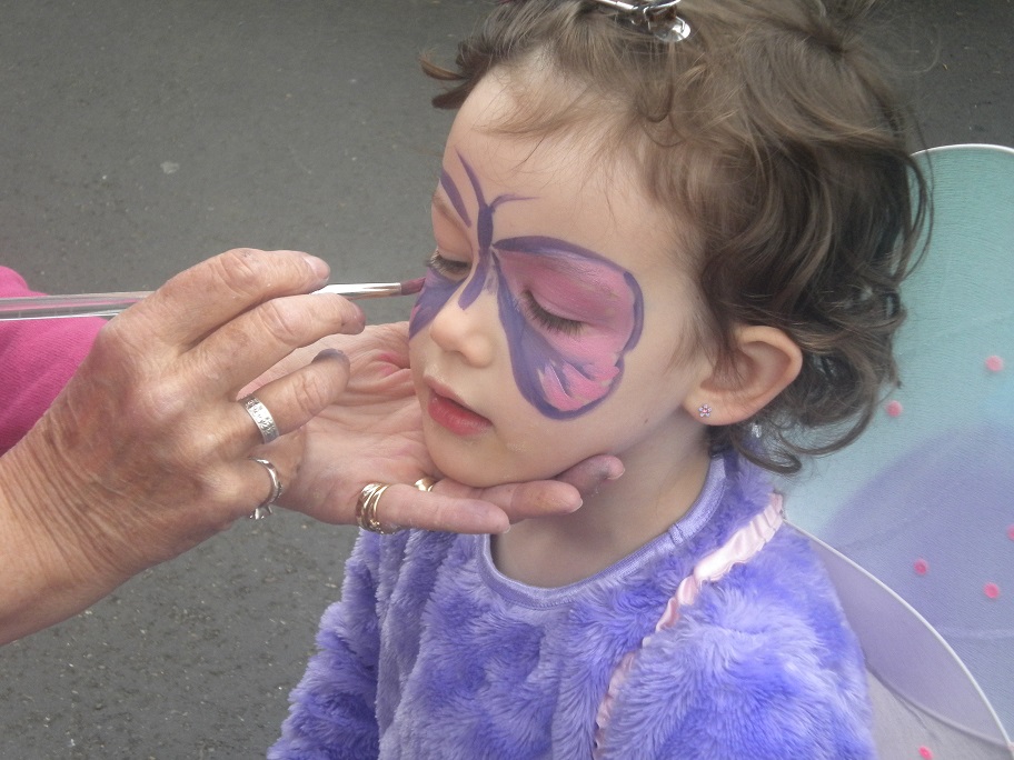 Thrifty Thurston-Arts Walk & Procession of the Species 2018 face painting