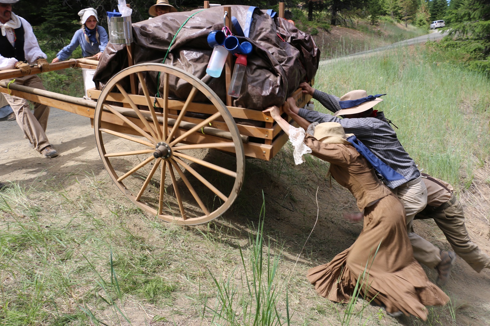 200 Olympia Teenagers and Adults Re-Enact Historic Pioneer Trek