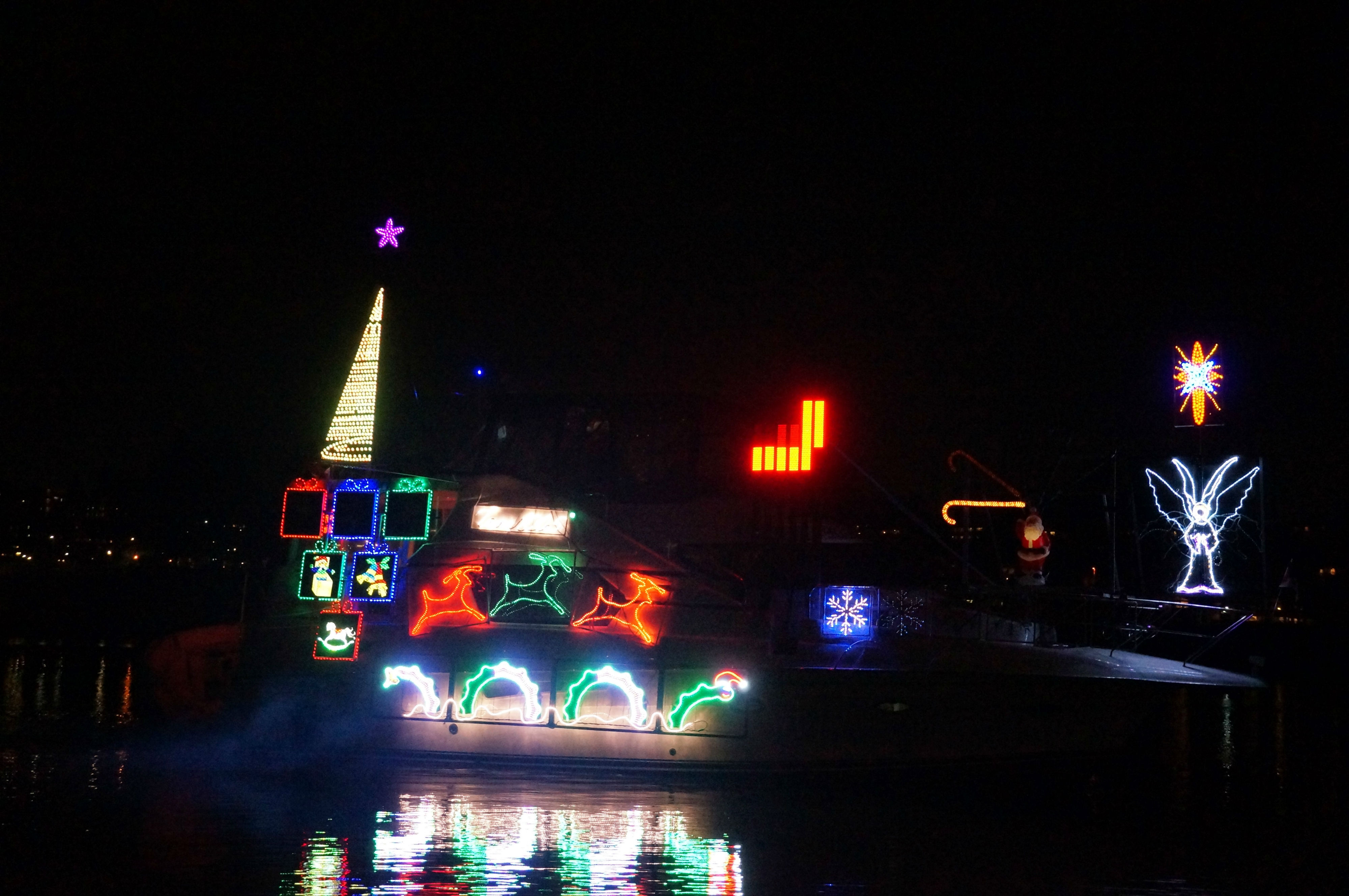 olympia yacht club parade of lighted ships
