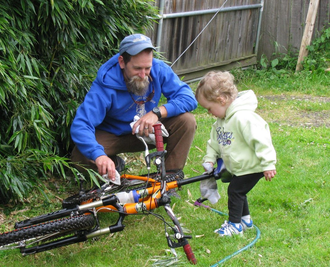 Intercity Transit Bicycle Commuter Challenge 3 Kids Dylan and Alice wash bike