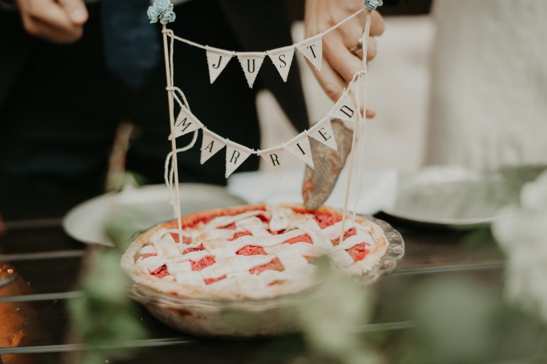 Oly Events Just married sign on pie