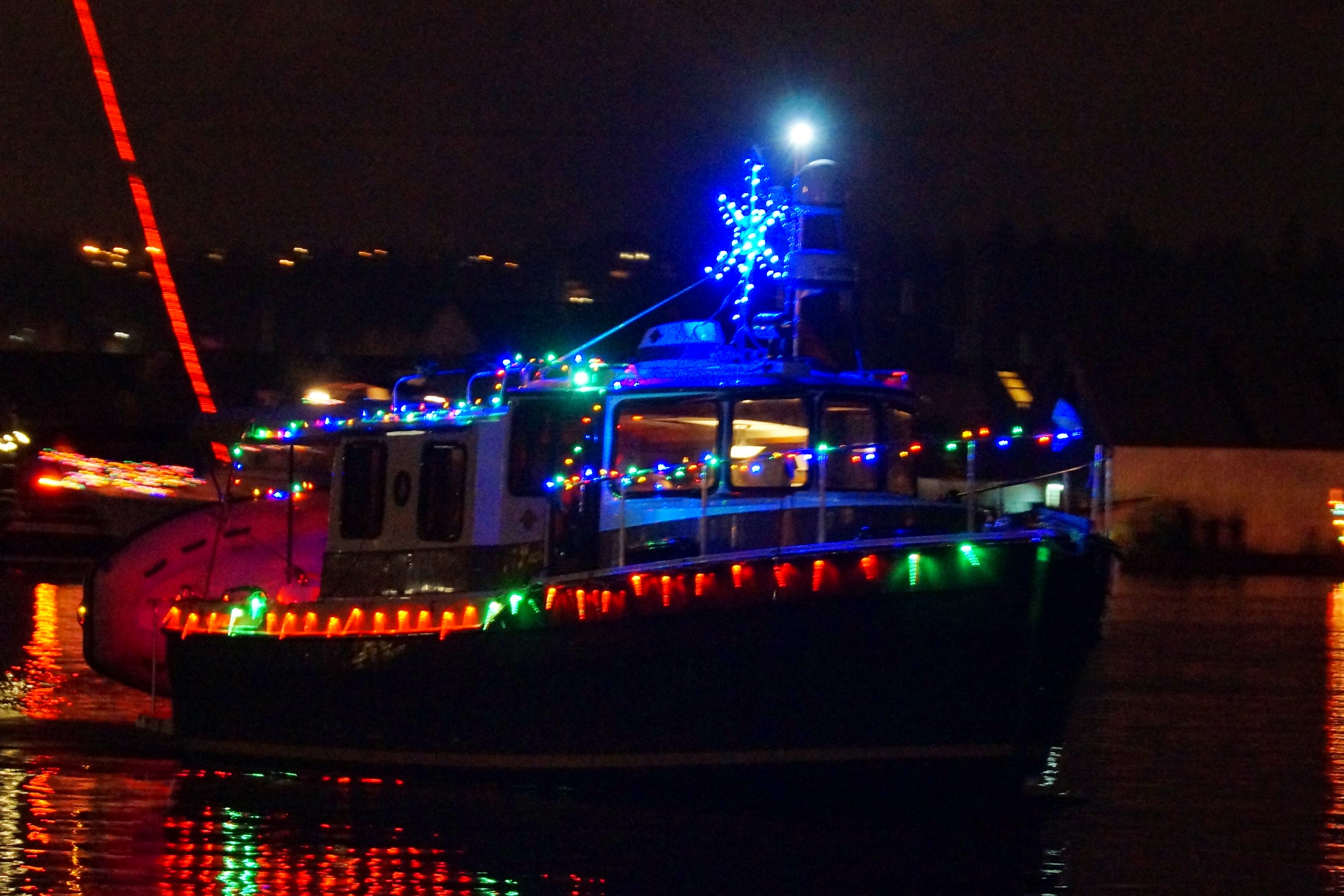 olympia yacht club parade of lighted ships