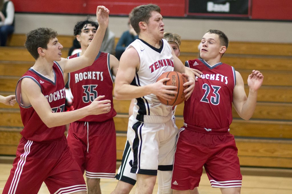 Tenino boys basketball Brewer Hickle