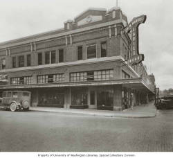 M. M. Morris clothing store exterior, Olympia Washington, 1920s-1930s. Photo courtesy: University of Washington Libraries, Special Collections