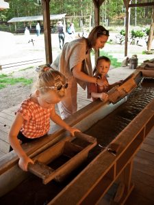 Hands on Childrens Museum Summer Splash Sluicing