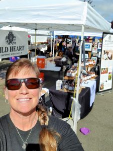 Jenni-Bourdon-Sandstone-Distillery-farmers-market-selfie