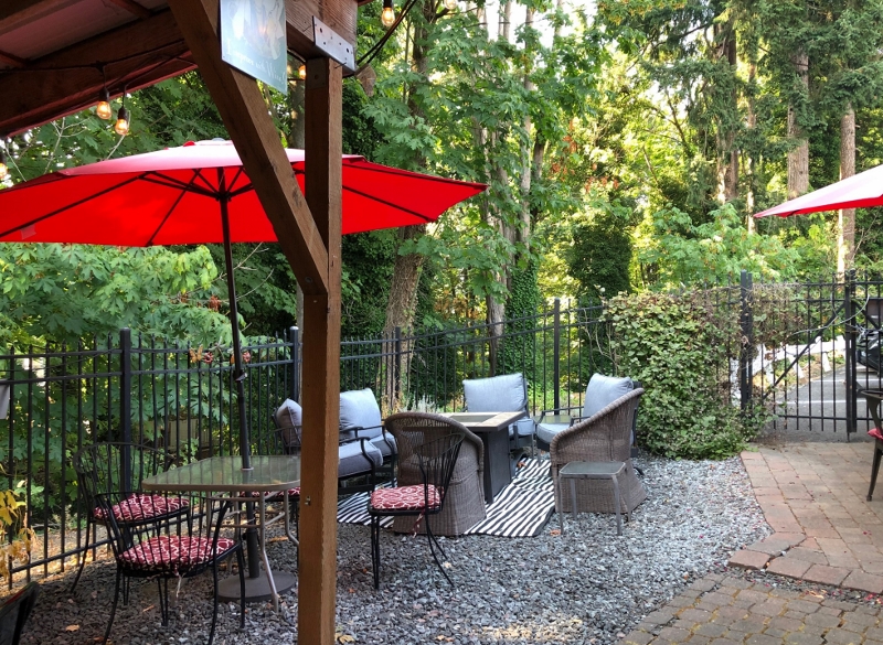 -Uncork-Unwind-tumwater wine Outdoor-Seating
