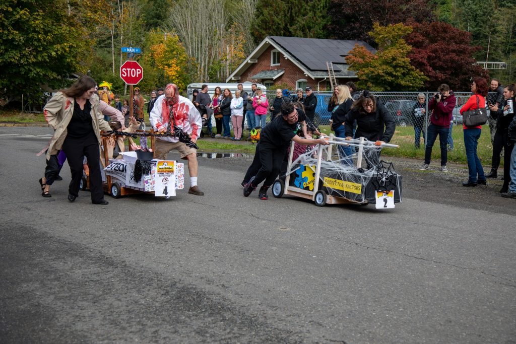 Boo-Coda Spook-Tacular Casket Race Teams photo credit Clair Ferris sm