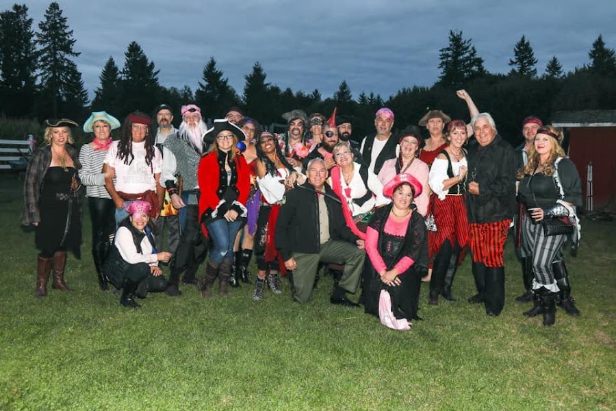 Real-Pirates-Wear-Pink-Costumes