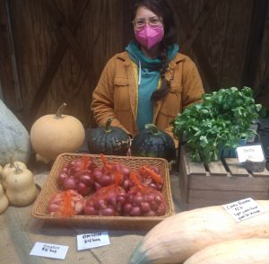 Olympia Farmers Market-Skokomish-Valley-Farms-Emerieta-Cobing