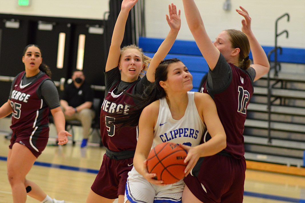Payten Foster playing SPSCC Basketball