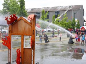 kids firing fire houses at Hands On Children's Museum
