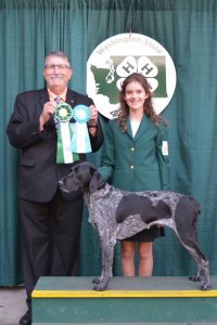 Alaina Houser with her German Shorthair Pointer and a 4-H judge in 2019