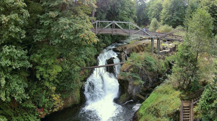 The bridge over lower Tumwater Falls.