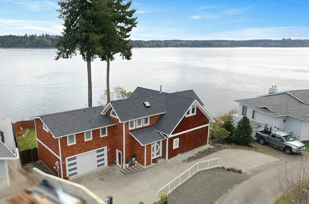 photo of an olympia house on the Puget Sound