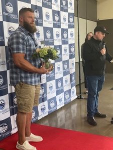 Yelm Chamber of Commerce Past President Dan Nicholson presenting the Fay Fuller Award to Steele Clayton. 