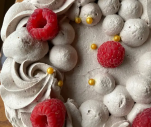 Toasted Marshmallow Vegan Cake with Local Raspberries from Dia de Pastel