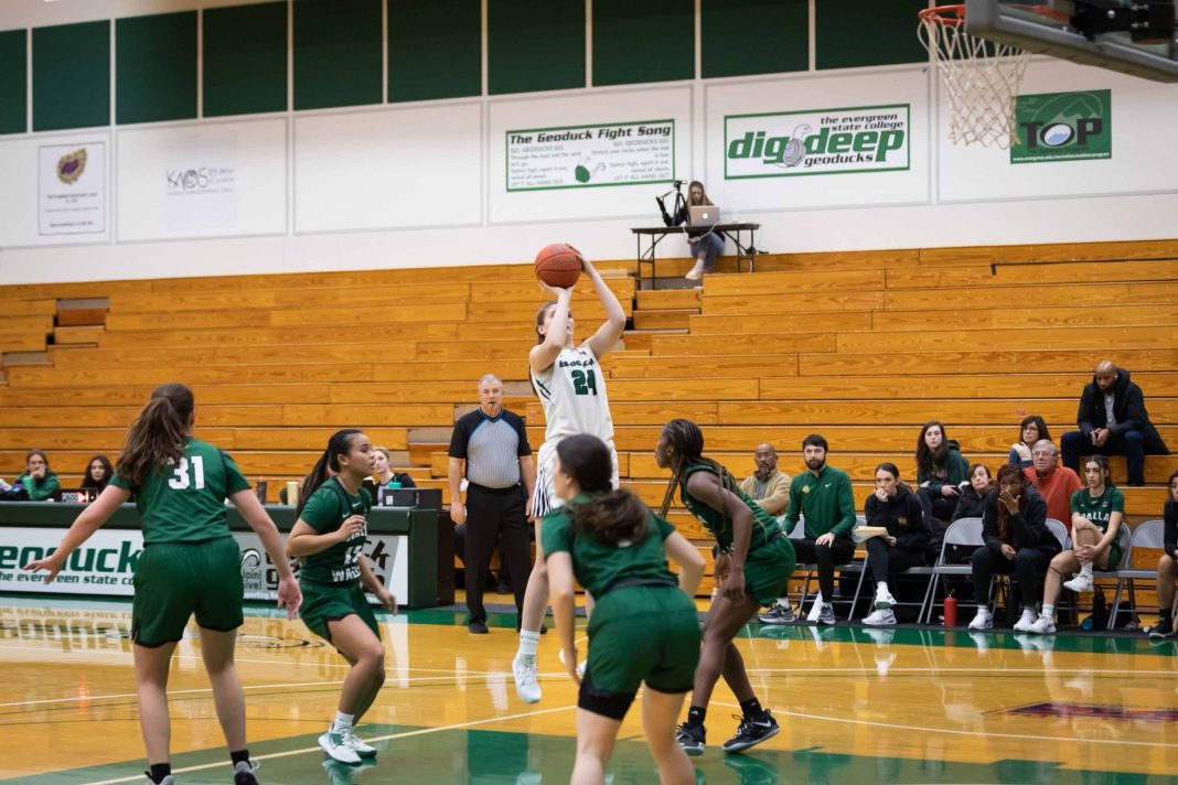 evergreen state college women playing basketball