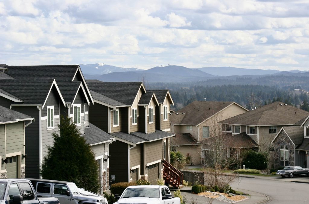 Homes at the top of Tumwater Hill with views of the mountains