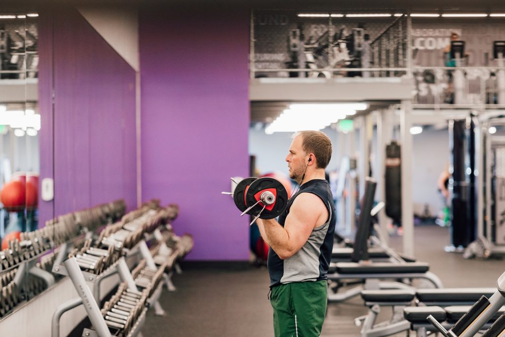 Man curling weights