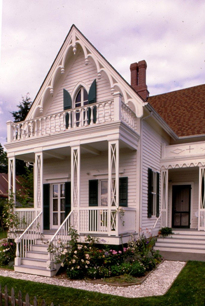 exterior photo of the white Bigelow House
