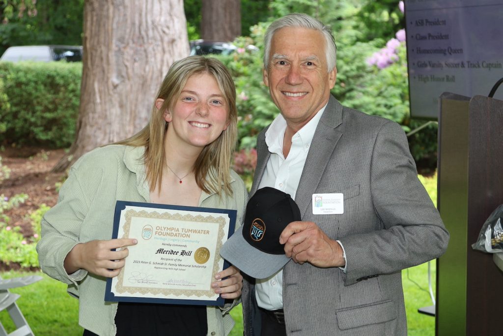 President Lee Wojnar presents a scholarship to Meridee Hill.