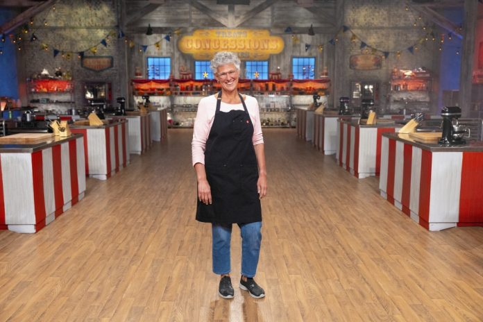 Halloween-Baking-Championship-Phoebe-Martinson-