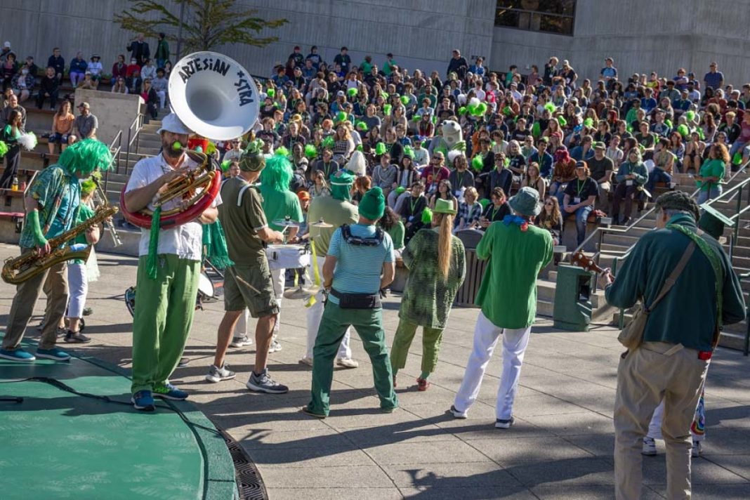 The Evergreen State College showing new student orientation enjoying the sounds of the Artesian Rumble Arkestra.