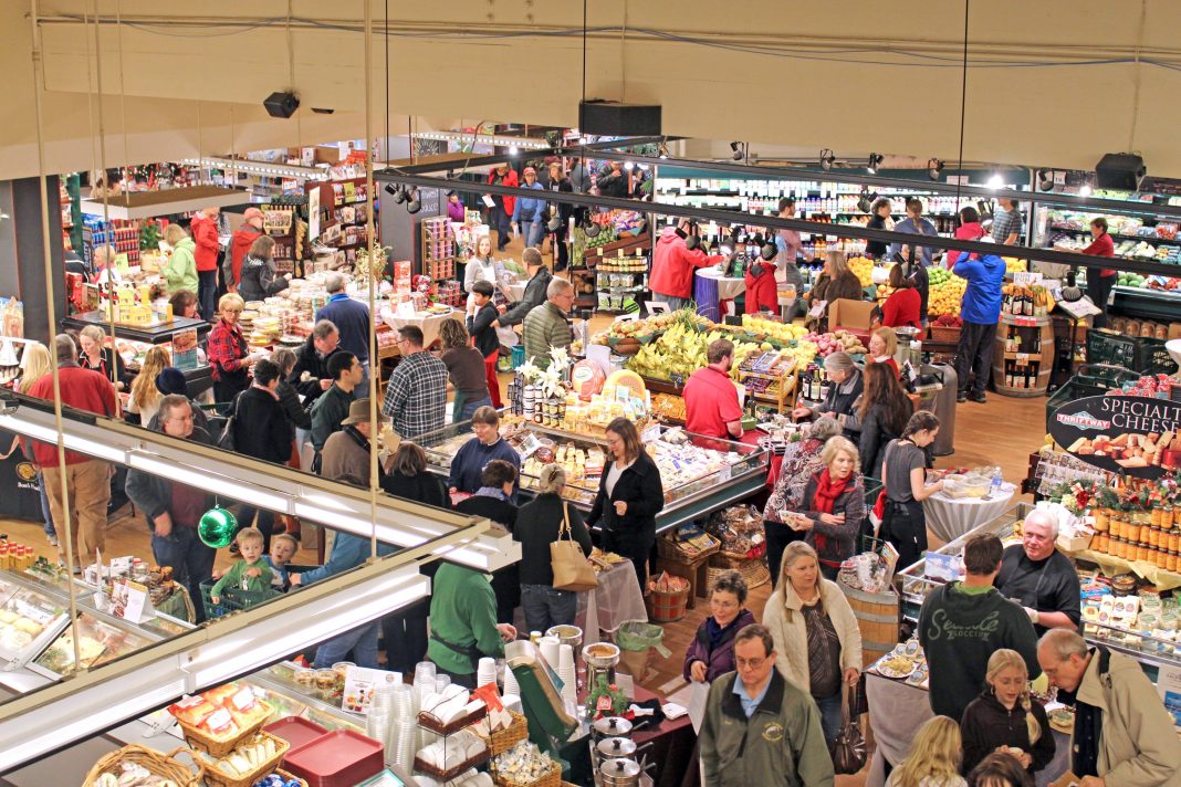 aerial view of shoppers at Bayview for the Holiday Spirit Event