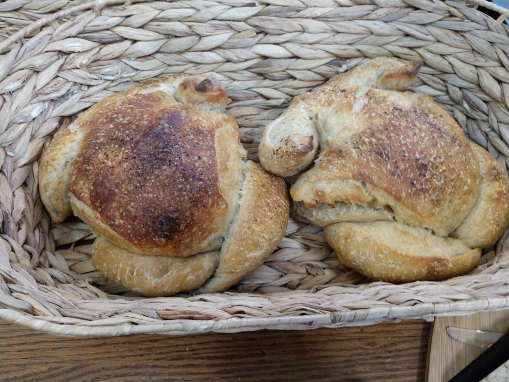 turkey-shaped bread in a wicker basket