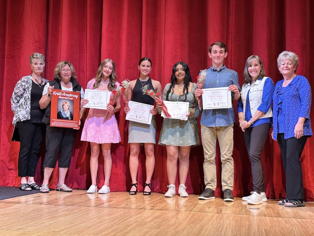 mason health Centennial Guild Scholarships 2024 winners posing for a photo with their certificates