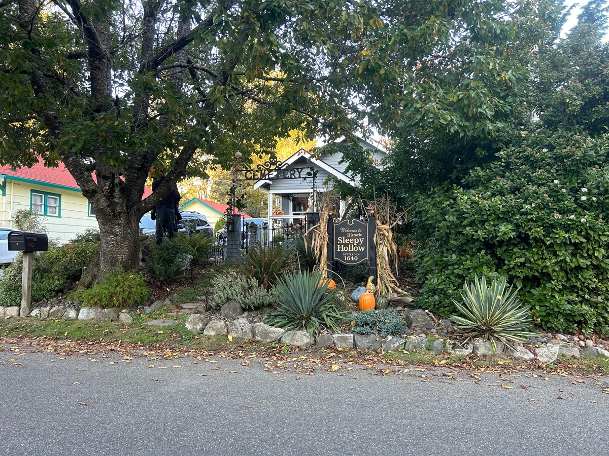 Where To See Houses Decorated for Halloween Near Olympia and Throughout