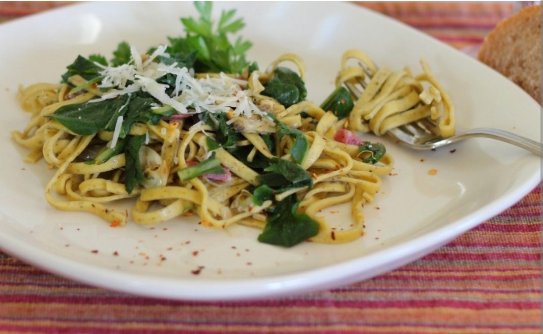 atsear fettucini on a plate